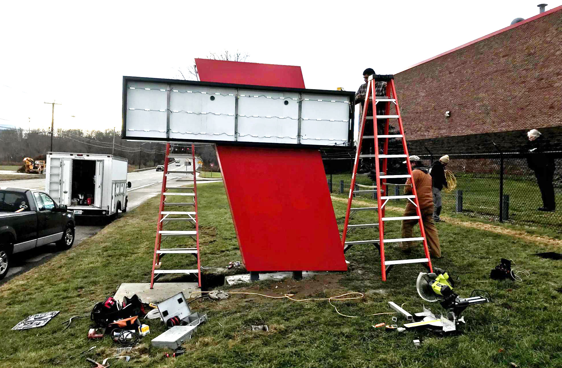 Newport-car-museum-sign-Installation